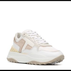 Tod’s white leather sneakers